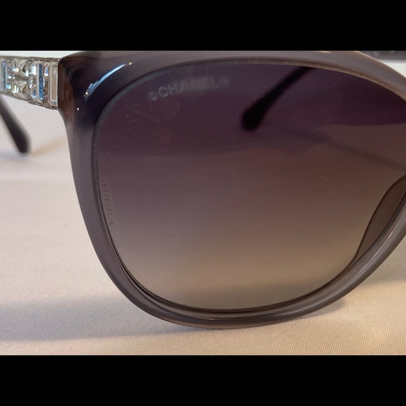 🤍$650. Chanel Top of the line Iconic “Bijou” Trans. Gray with Strass Crystals! - Picture 9 of 15
